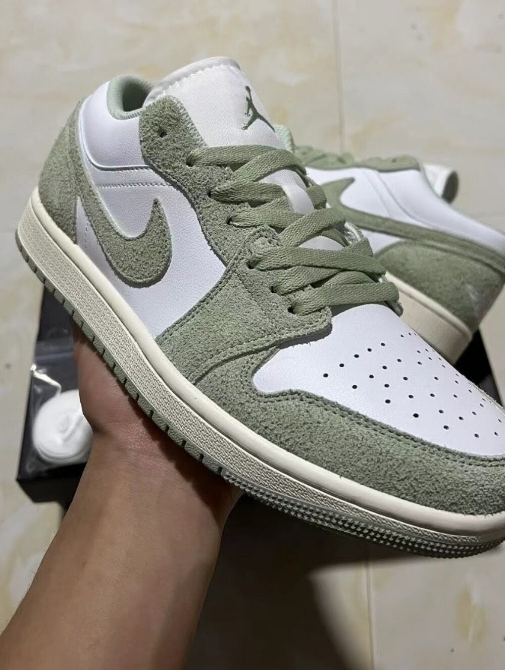 Nike Air Jordan 1 Low in Sage Green and White Size 9